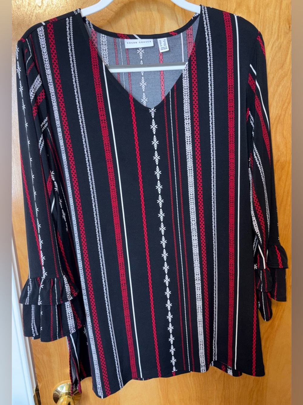 Susan Graver black/red printed liquid knit flounce 3/4 sleeve v-neck top Size 1X